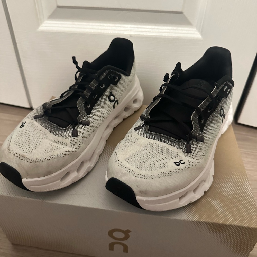 ON Cloudtilt Sneakers